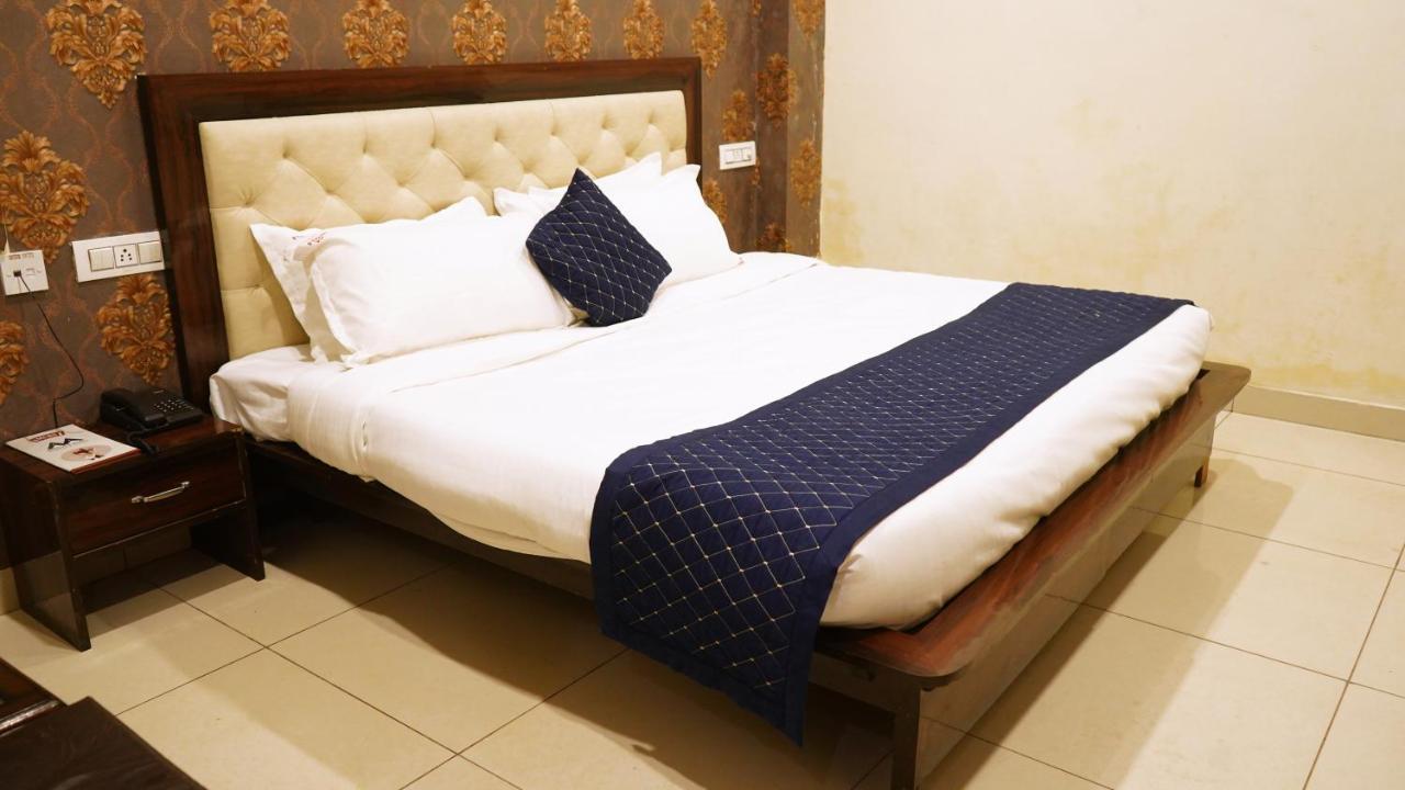 Aa Hotels & Resorts Zirakpur Zewnętrze zdjęcie